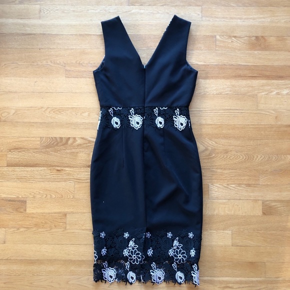 RW&CO Floral Appliqué dress - Picture 6 of 7